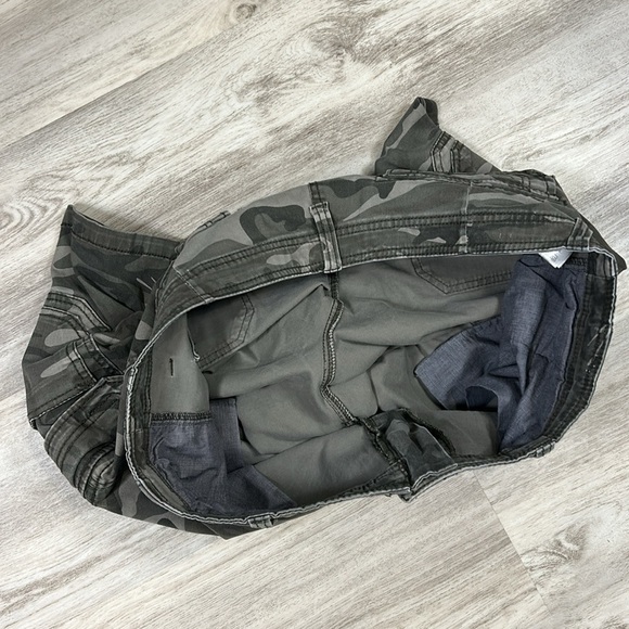 Men’s Unionbay Cotton Blend Gray Camouflage 6 Pocket 10” Utility Cargo Shorts 42 - Picture 10 of 10